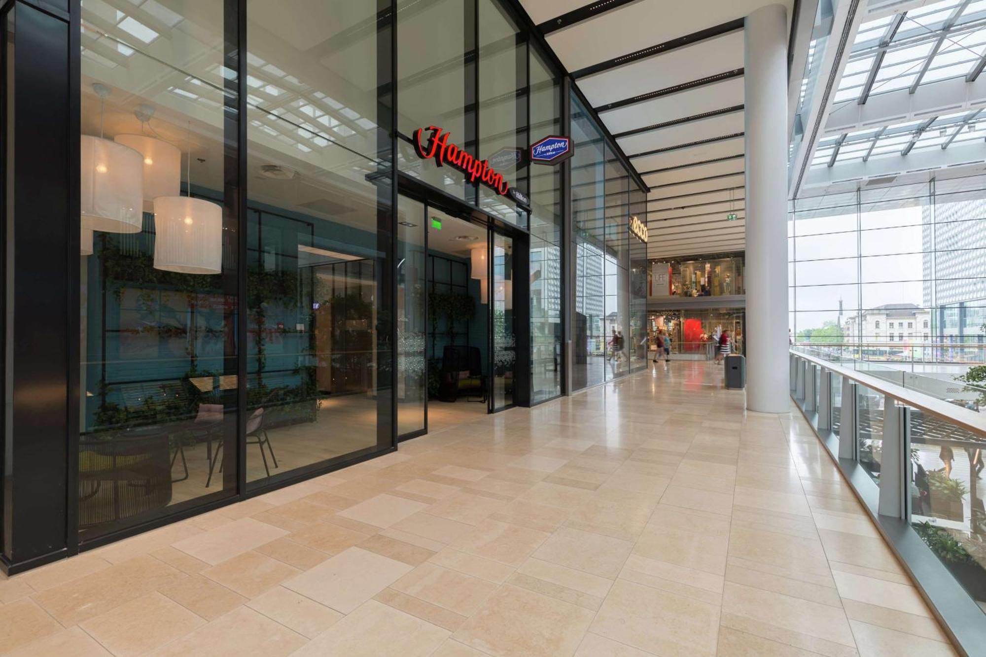 Hampton By Hilton Utrecht Centraal Station Exterior photo